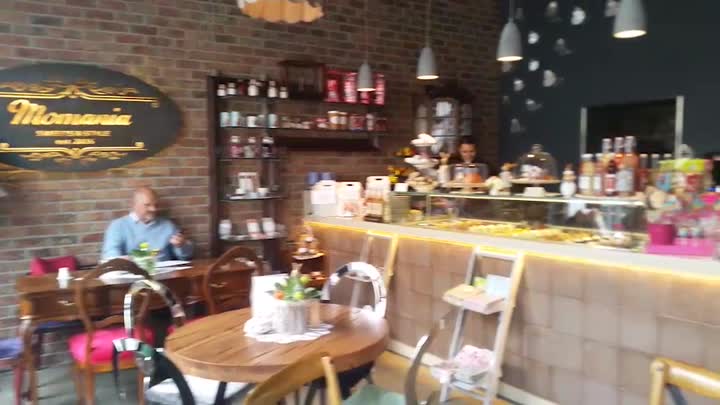 Momania Conceptstore & Cafe